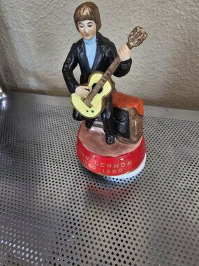 John Lennon 1940-1980 Music Box Sitting Porcelain plays Imagine Vintage Beatles